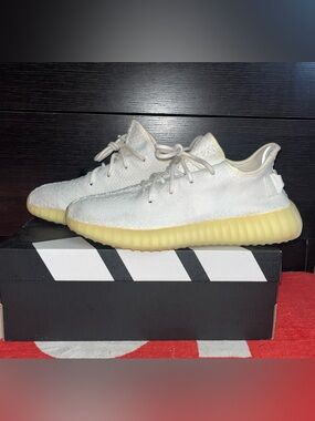 adidas Yeezy Boost 350 V2 Triple White / Cream White Men’s Size 7 = Women’s 8.5